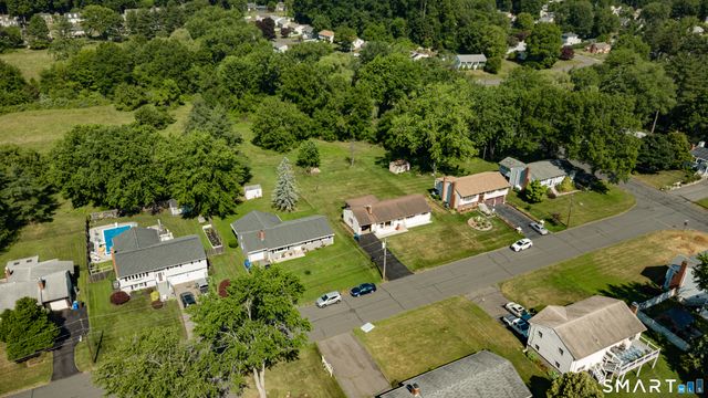 17 School House Road, Newington, CT 06111