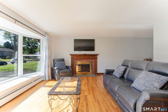 17 School House Road, Newington, CT 06111