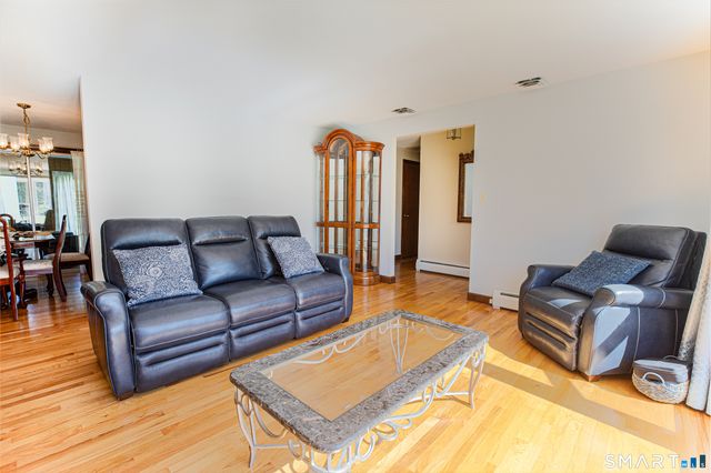 17 School House Road, Newington, CT 06111