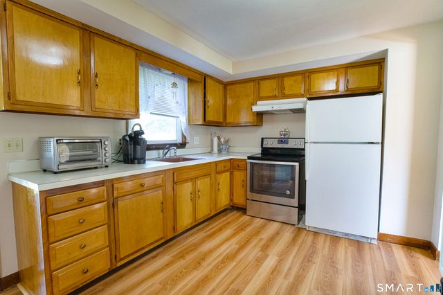 17 School House Road, Newington, CT 06111