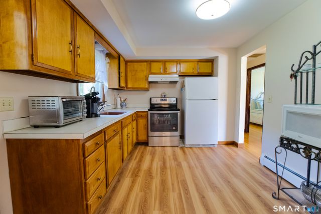 17 School House Road, Newington, CT 06111