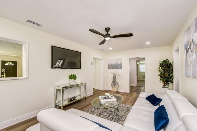 2101 W HAMILTON AVENUE, Tampa, FL 33604