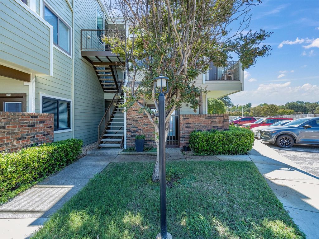 3129 Sondra Drive 206, Fort Worth, TX 76107 — photo 2