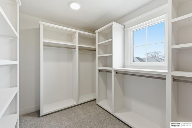 9911 Cimarron Street, Papillion, NE 68046