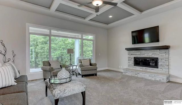 9911 Cimarron Street, Papillion, NE 68046