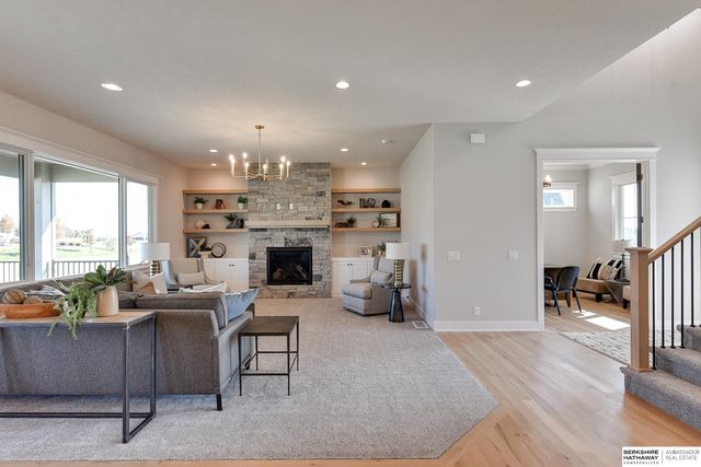 9911 Cimarron Street, Papillion, NE 68046