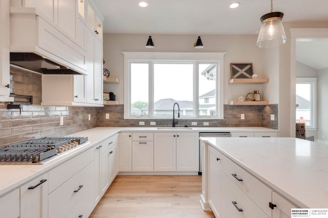 9911 Cimarron Street, Papillion, NE 68046