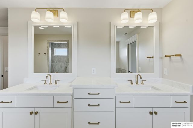 9911 Cimarron Street, Papillion, NE 68046