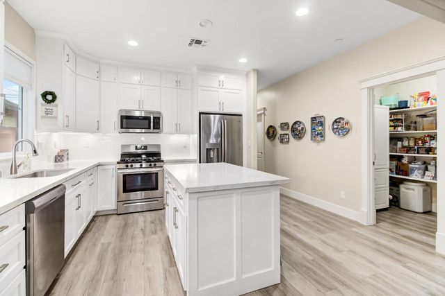 555 A St, Lincoln, CA 95648