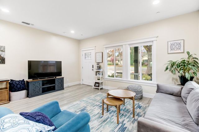 555 A St, Lincoln, CA 95648