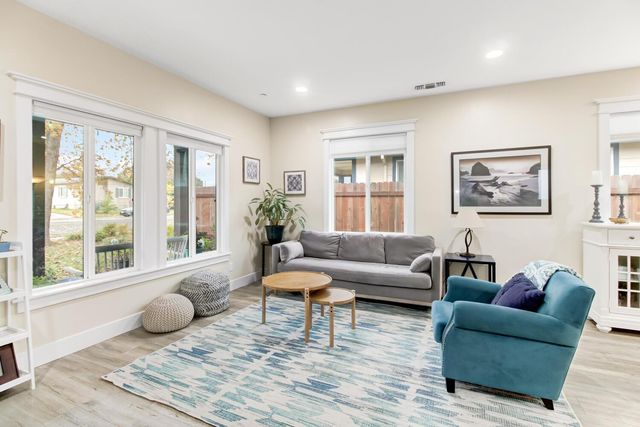 555 A St, Lincoln, CA 95648