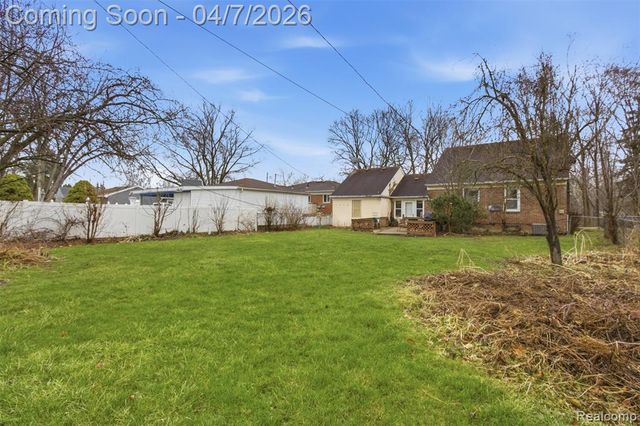 16754 Lola Drive, Redford, MI 48240