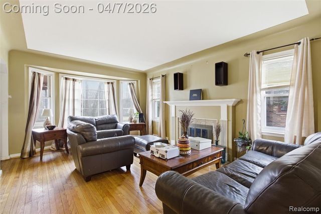 16754 Lola Drive, Redford, MI 48240