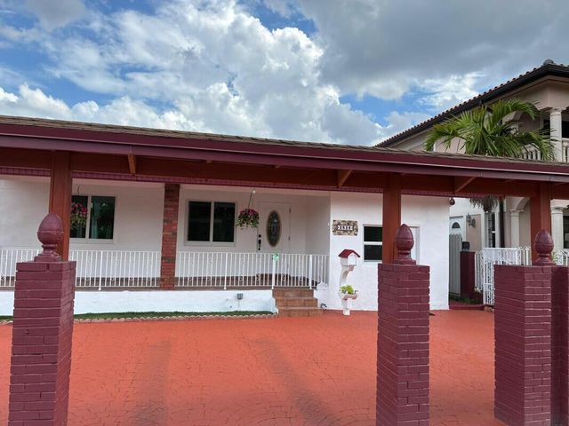 2828 SW 2nd Street, Miami, FL 33135