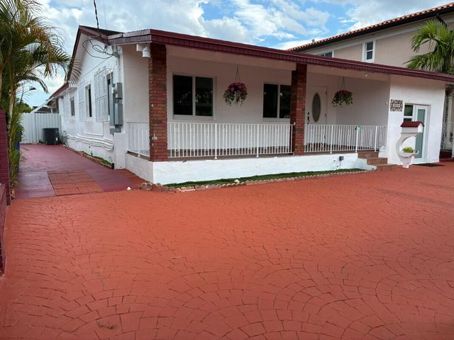 2828 SW 2nd Street, Miami, FL 33135
