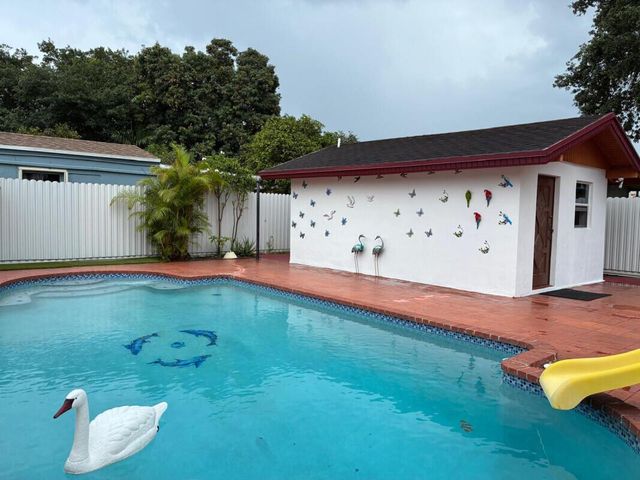 2828 SW 2nd Street, Miami, FL 33135