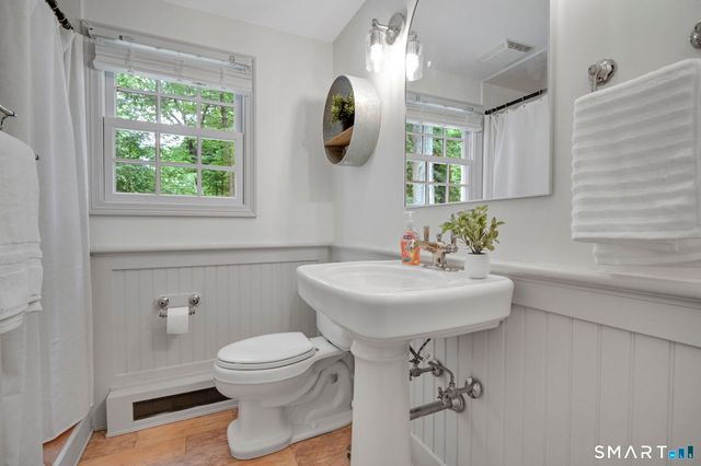 8 Virginia Lane, Simsbury, CT 06070