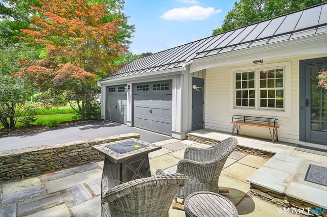 8 Virginia Lane, Simsbury, CT 06070