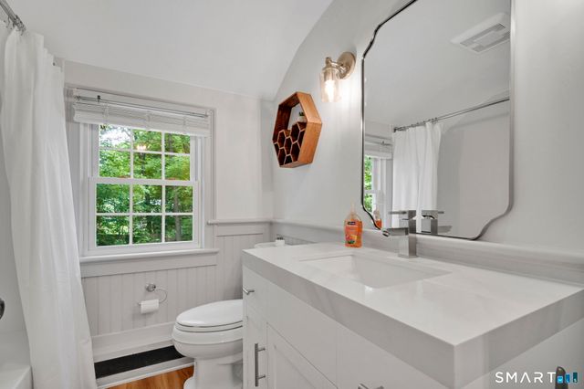 8 Virginia Lane, Simsbury, CT 06070