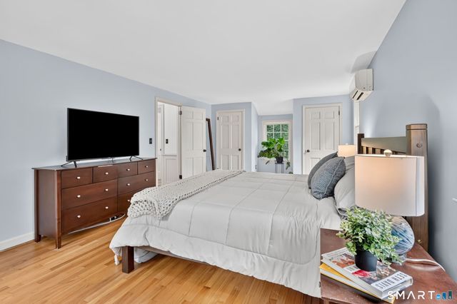 8 Virginia Lane, Simsbury, CT 06070