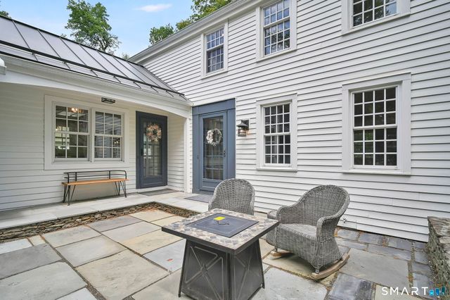 8 Virginia Lane, Simsbury, CT 06070