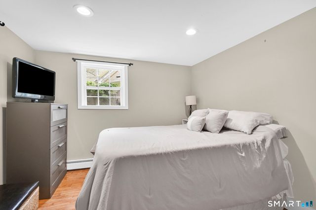 8 Virginia Lane, Simsbury, CT 06070