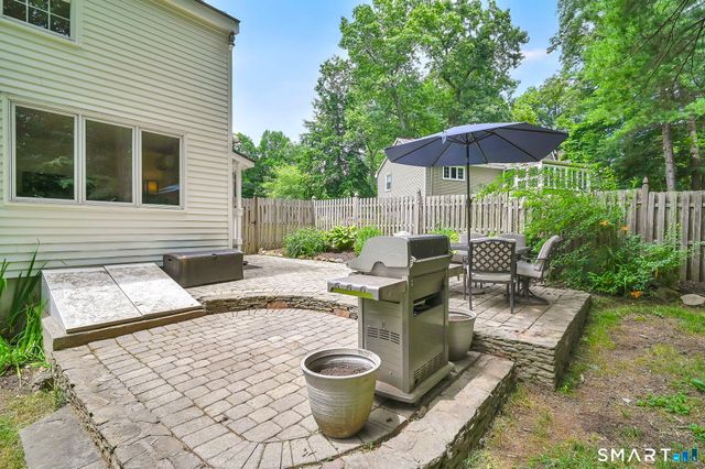 8 Virginia Lane, Simsbury, CT 06070
