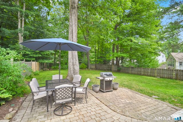 8 Virginia Lane, Simsbury, CT 06070