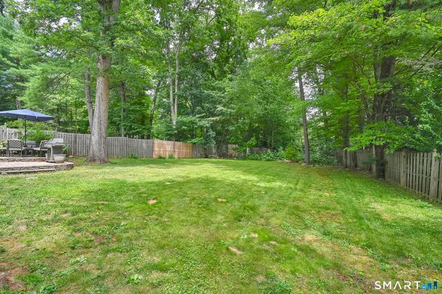 8 Virginia Lane, Simsbury, CT 06070