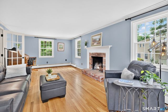 8 Virginia Lane, Simsbury, CT 06070
