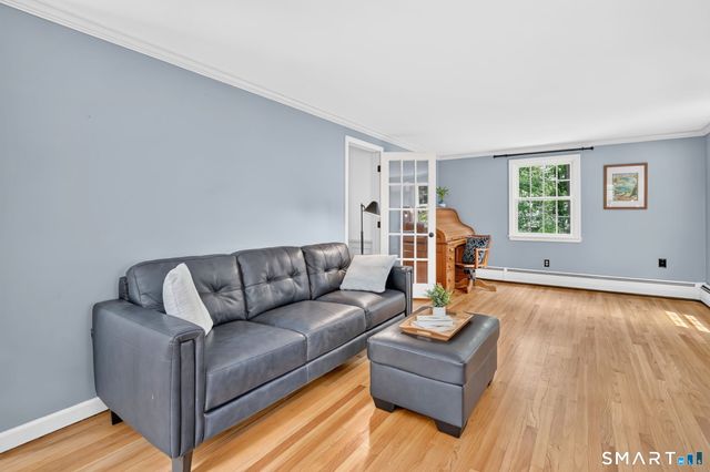 8 Virginia Lane, Simsbury, CT 06070