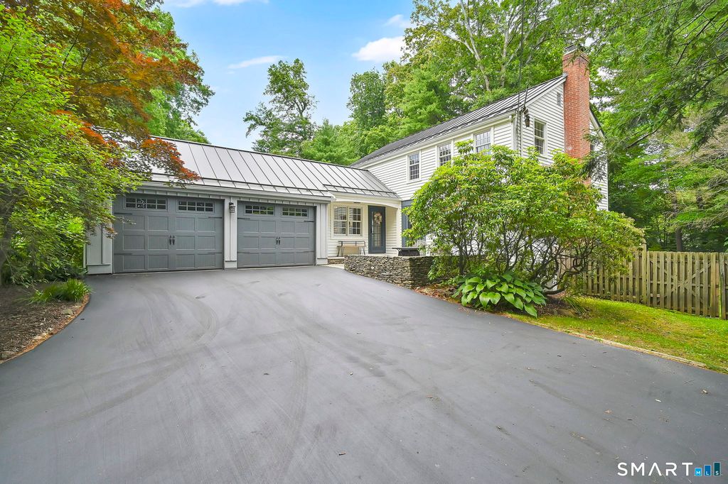 8 Virginia Lane, Simsbury, CT 06070