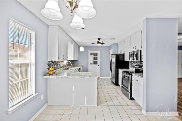 479 Cascabellas St, Mary Esther, FL 32569