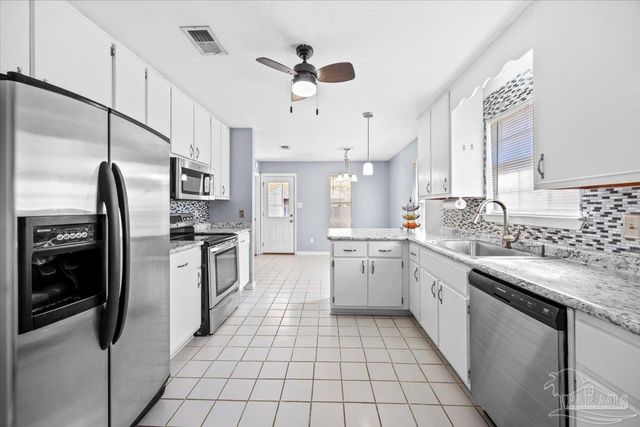 479 Cascabellas St, Mary Esther, FL 32569