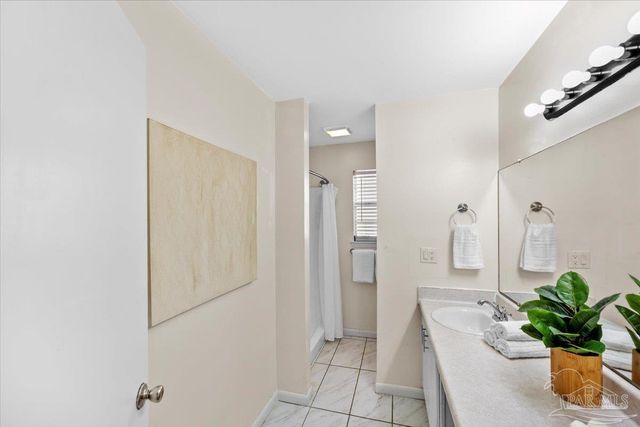 479 Cascabellas St, Mary Esther, FL 32569