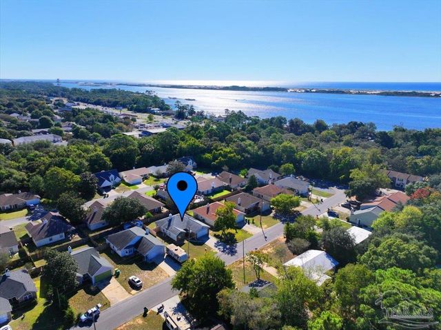 479 Cascabellas St, Mary Esther, FL 32569