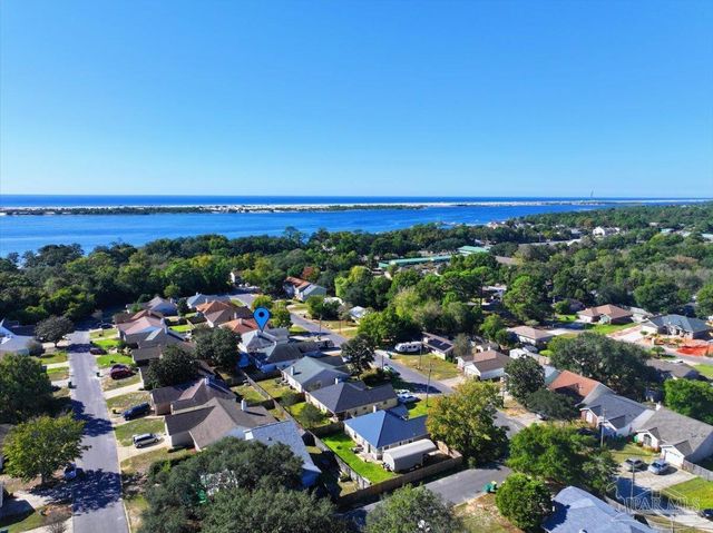 479 Cascabellas St, Mary Esther, FL 32569