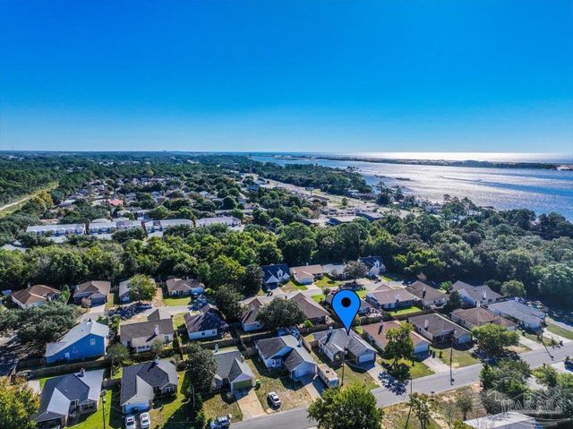 479 Cascabellas St, Mary Esther, FL 32569