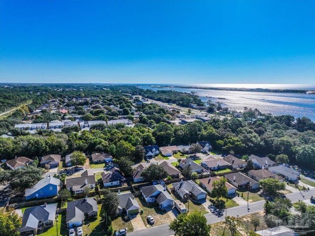 479 Cascabellas St, Mary Esther, FL 32569