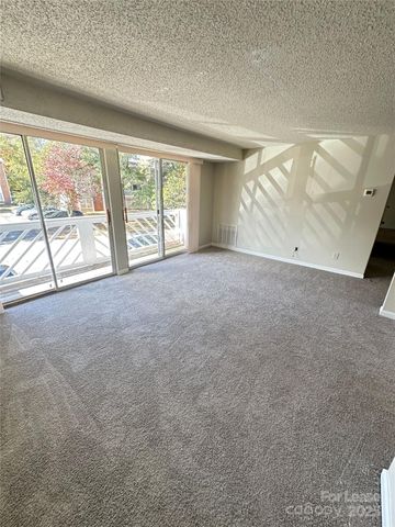 9520 Shannon Green Drive E, Charlotte, NC 28213