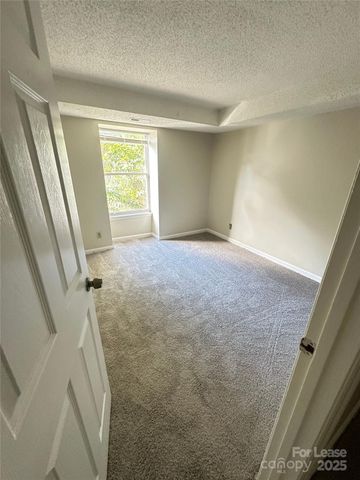 9520 Shannon Green Drive E, Charlotte, NC 28213