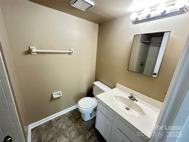 9520 Shannon Green Drive E, Charlotte, NC 28213