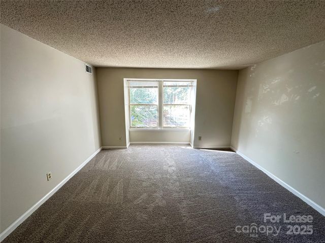 9520 Shannon Green Drive E, Charlotte, NC 28213