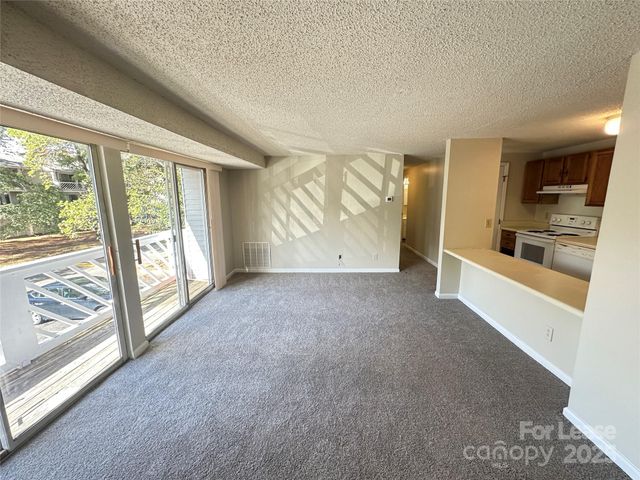 9520 Shannon Green Drive E, Charlotte, NC 28213