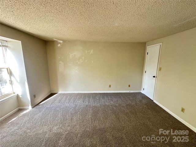 9520 Shannon Green Drive E, Charlotte, NC 28213