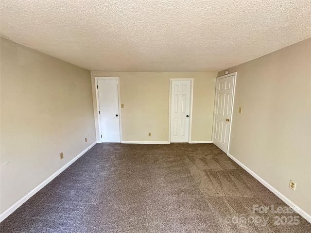 9520 Shannon Green Drive E, Charlotte, NC 28213