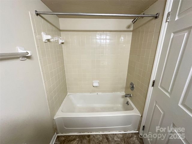 9520 Shannon Green Drive E, Charlotte, NC 28213