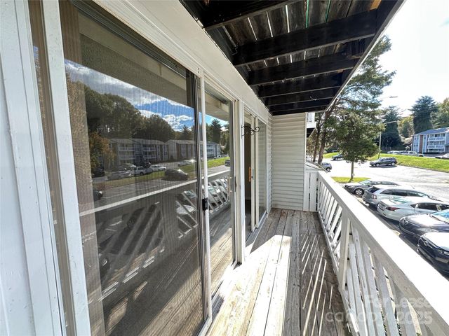 9520 Shannon Green Drive E, Charlotte, NC 28213