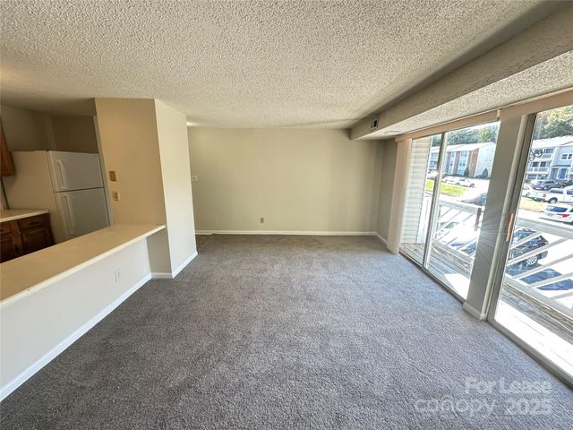 9520 Shannon Green Drive E, Charlotte, NC 28213