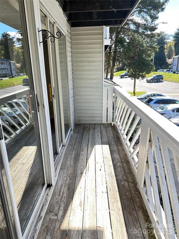 9520 Shannon Green Drive E, Charlotte, NC 28213